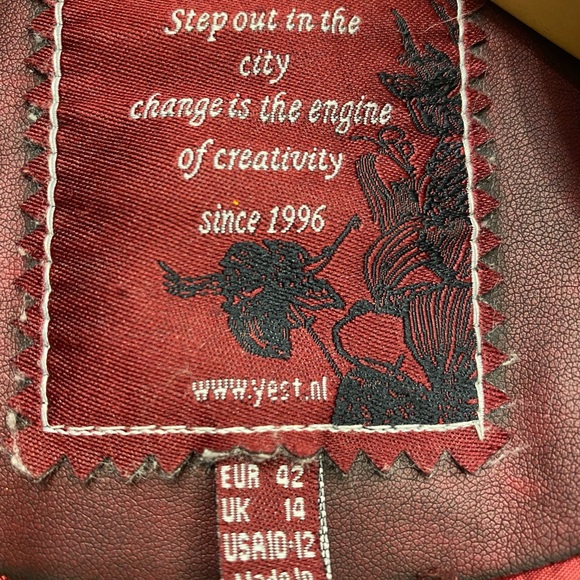 Yest Fashion burgundy jacket. Barely used - Picture 5 of 6